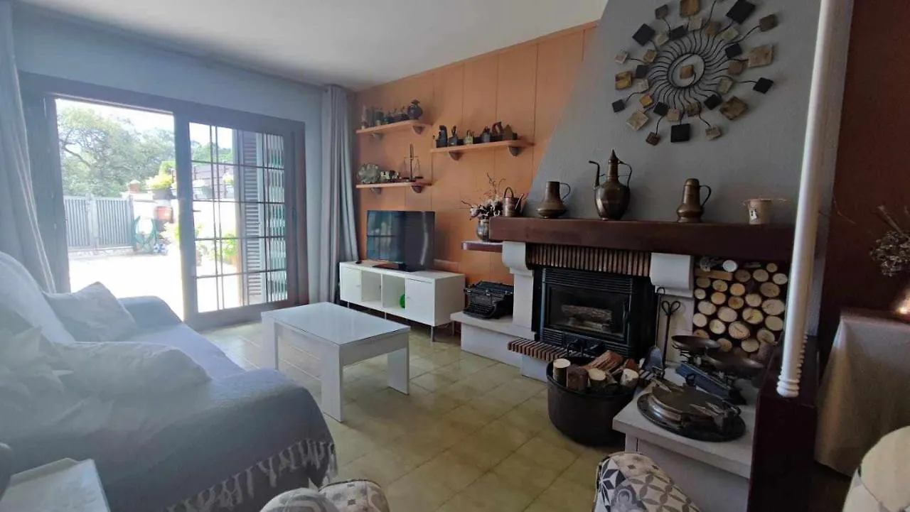 Casa Aurora, Piscina , Wifi, Jardin 5-6 Pax Villa Girona